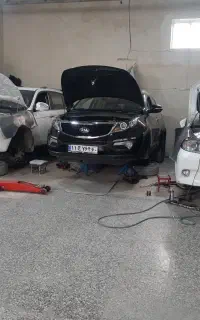 تعمیرگاه مکانیکی و جلوبندی  بلوار شفق زاینده رود ۹