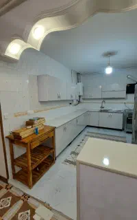 کابینت فلز mdf درحد نو بهمرا جزیره تمام چوب