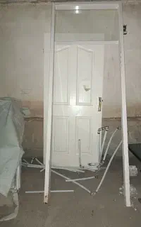 چارچوب آهنی و درب