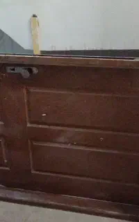 درب آپارتمان همراه با چارچوب فلزی