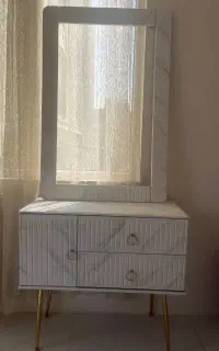میز و قاب اینه