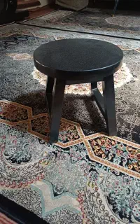 چهارپایه زیر گلدانی