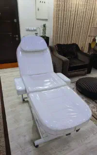 تخت تزریقات ، پاکسازی و کاشت مژه