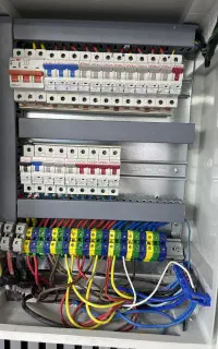 برقکار لاینر دوربین دزدگیر برق کار صنعت سختمان نصب