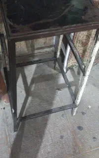 چهار پایه اهنی