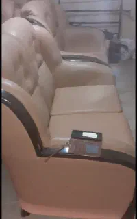مبل چرم وچوب تمیز