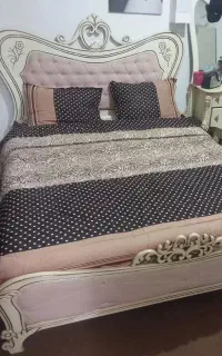 تخت دو نفره با میز اینه