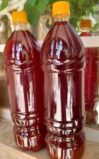 ابغوره ترش وخوش رنگ و جوشیده شده