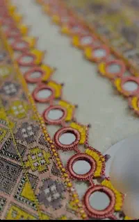 کریشی و پلیوار دوزی و سنگ کاری انجام میشود
