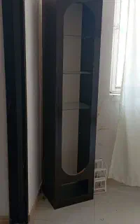 دو عدد بوفه استند پول یه جفت دمپایی پاره