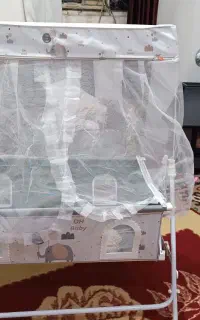 گهواره تاشو رنگ‌ نخودی موجود