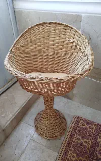 سبد پایه دار حصیری