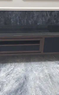 میز تلویزیون سناتور در حد نو و کاملا سالم