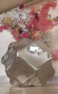 گلدون و گل مصنوعی
