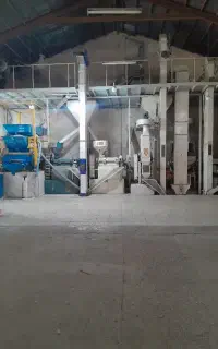 کارگر برای کارخانه برنجکوبی