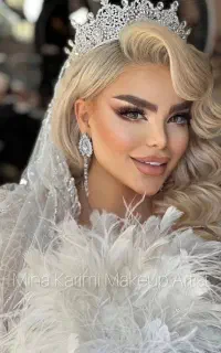 به یک اصلاح وابرو کار ماهر نیاز دارم وناخن کار