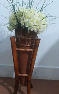 گل وگلدان