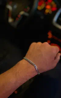 دستبند نقره گمشده