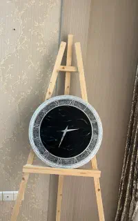 ساعت مشکی نقره ای