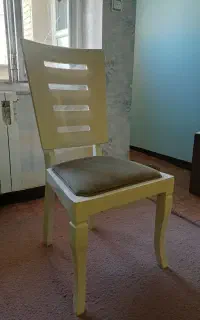 یک عدد صندلی