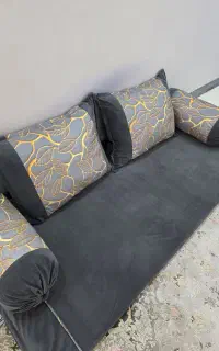 شاهنشین تمام مخمل و روبالشتی گرد وروتختی وروفرشی