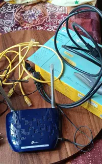 یک عدد مودم tplink به همراه روتر نو