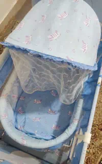 تخت و گهواره نوزاد
