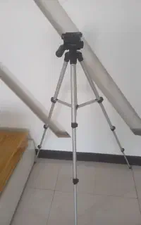 سه پایه دوربین در حد نو