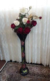 گلدان همراه با گل