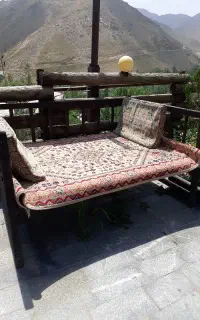 تخت راحت به همراه فرش