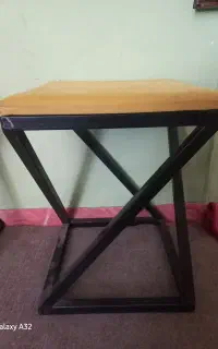 پایه فلزی نشیمن بسیار تمیز و محکم