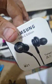 دو عدد هندزفری هدفون