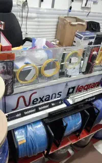 تجهیزات و کابل شبکه و دوربین مدار بسته