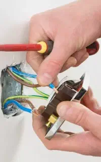 کارگر ساده برقکاری ساختمان