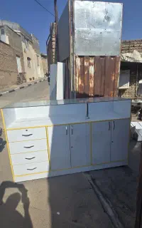 ویترین و میز کش‌دار یا کانتر  مغازه