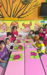 مربی خانم و پر نشاط