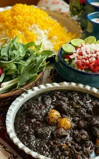 تهیه غذای خانگی دختر لر