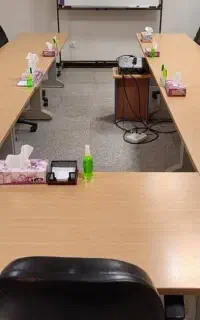 میزکنفرانس ۱۲نفره با  ۱۲عددصندلی اداری جک دار