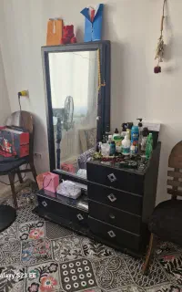 تخت دونفره با میز آیینه و پاتختی