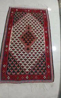 گلیم دستباف ۱.۵×۱متر طرح توت فرنگی