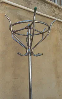 چوب لباسی ایستاده