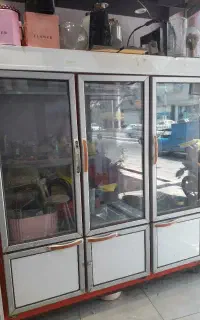 یخچال ویترینی سه‌درب