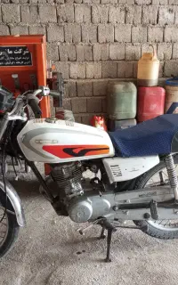موتور ۱۲۵ تازه تعمیر مدل ۸۳ مدارک دار سالم