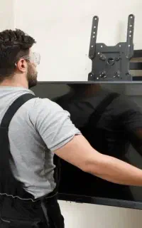 نصب تلویزیون بر روی دیوارو نصب آنتن.