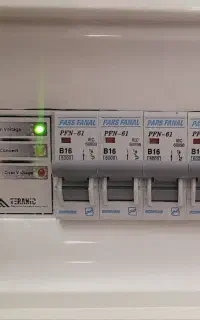 محافظ ولتاژ