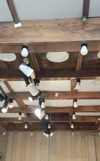 سقف چوبی چراغ دار