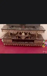 میز تلویزیون و ساعت ایستاده و بوفه برنجی برنز