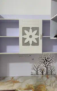 میز تحریر و کتابخانه