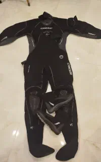 لباس غواصی درایسوت