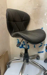 صندلی و میز ناخنکاری